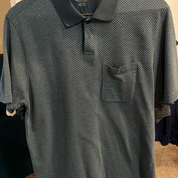 Van Heusen, Gant, Chaps, Izod, Arrow, St. John’s Polo Shirts - (7) Shirts - Picture 4 of 16